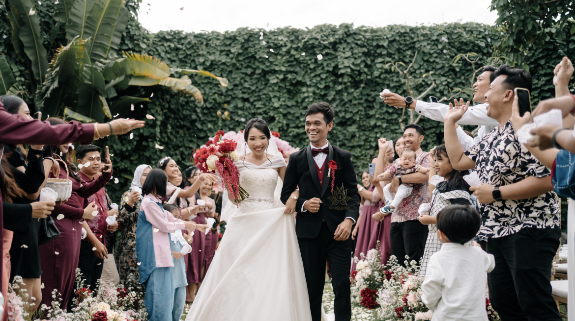 Maroon Magic: Keindahan Tema Pernikahan yang Penuh Pesona