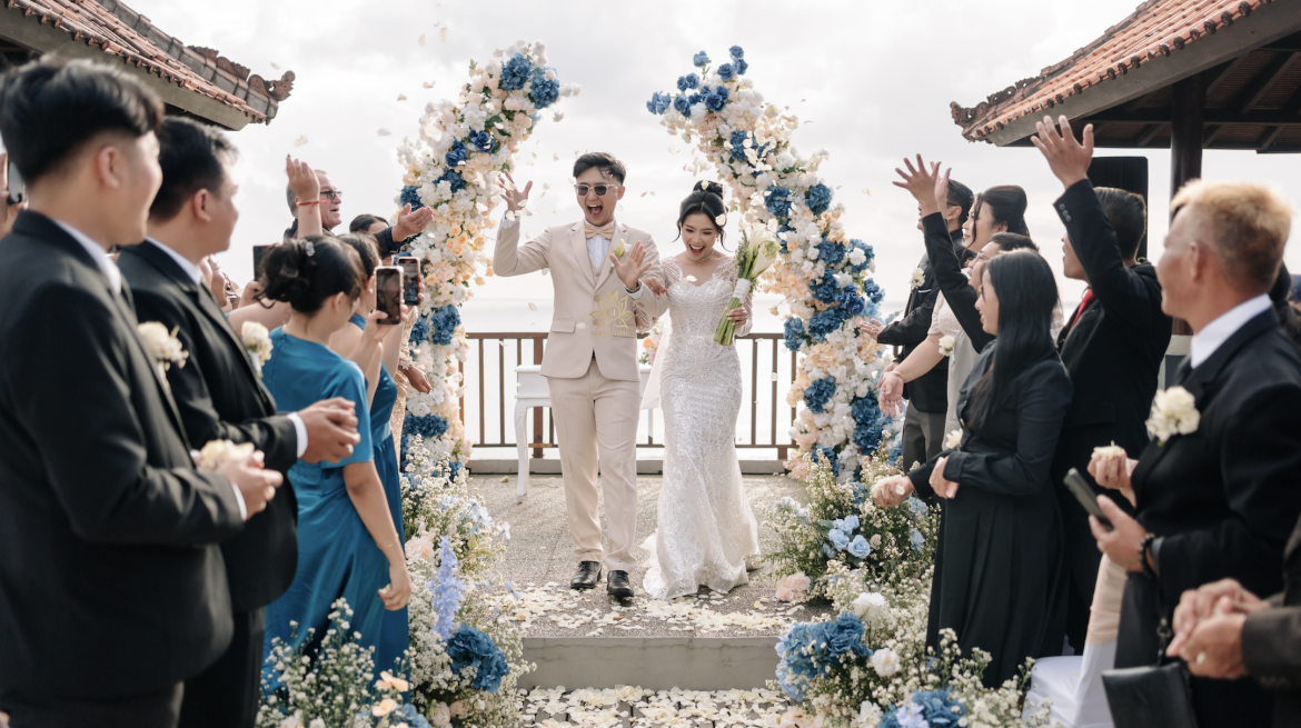 Langkah Pertama Menuju Selamanya: Pernikahan Romantis di Bawah Langit Cerah