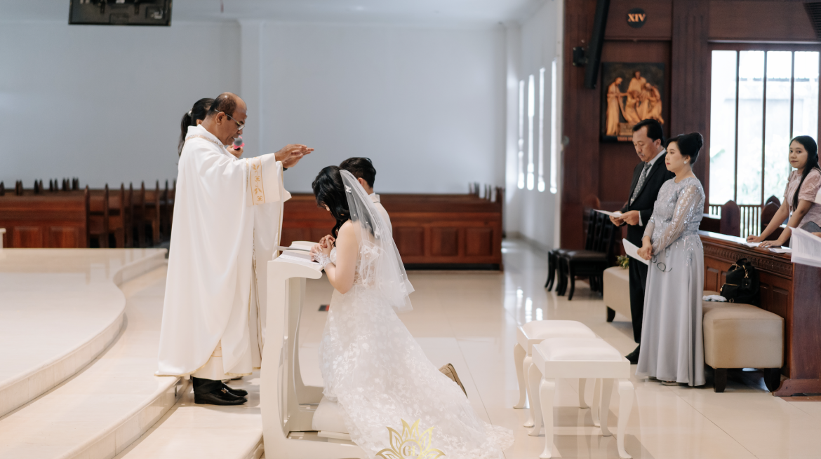 Ketika Janji Diucapkan, Cinta Diresmikan di Altar