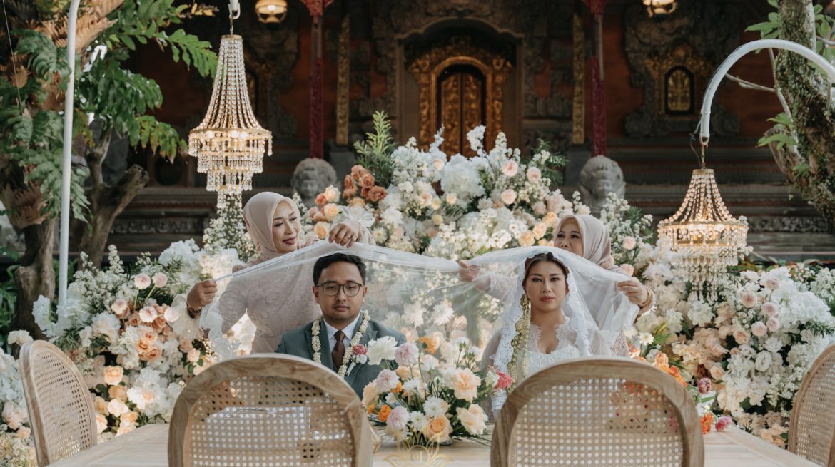 The Flowers That Framed Her Most Beautiful Moments